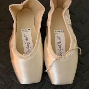 Russian Pointe Women’s Satin Ballet Flats in Pale Pink